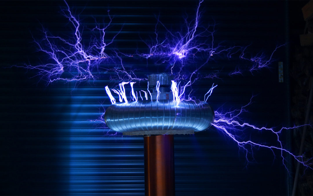 Il genio folle di Nikola Tesla tra realtà e magia
